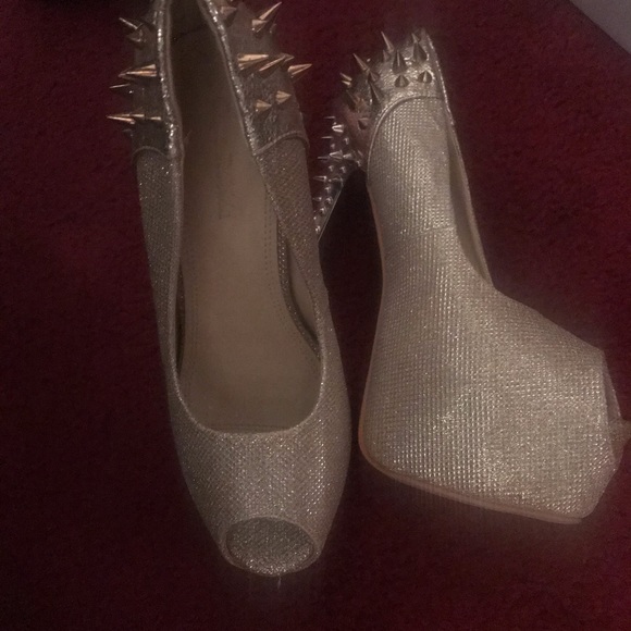 Shoes - Picture 4 of 4